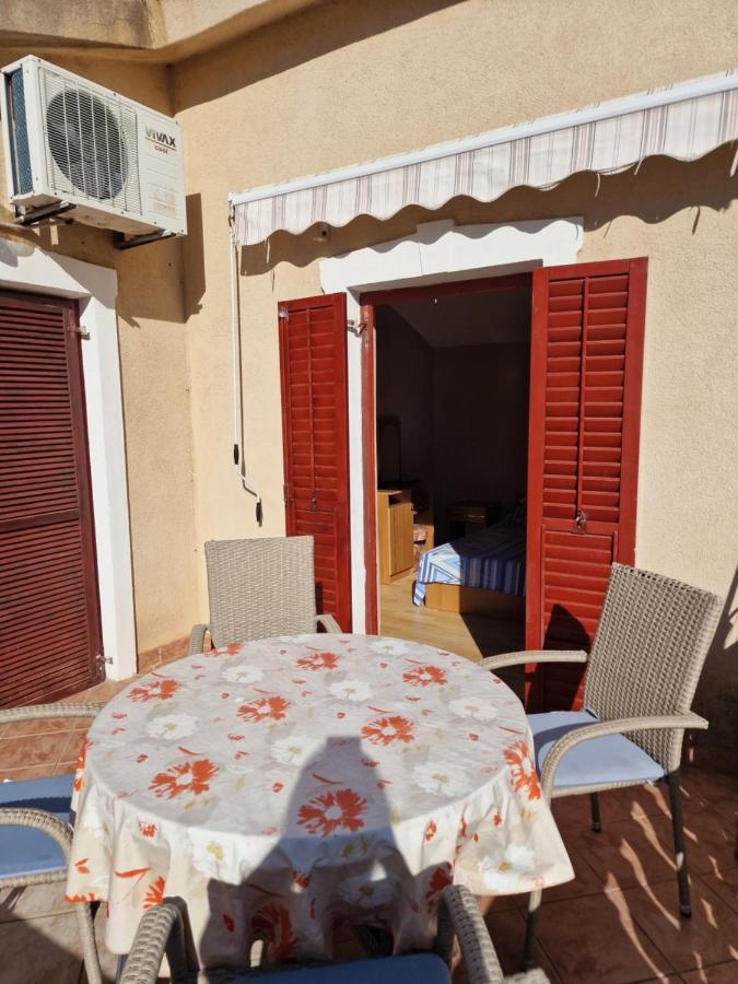 Apartmani Vesna Vir Exterior foto